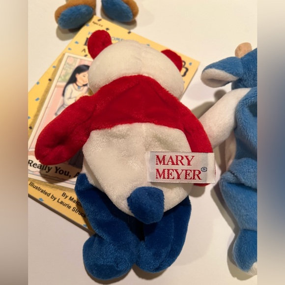 LOT OF 3 GIRL SCOUT BEAN BAG TOYS & GIRL SCOUT BOOK. - Picture 8 of 11